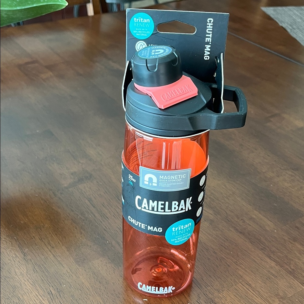 NWT! CamelBak Chute Mag 25 oz Rose colored Water Bottle